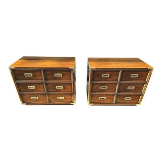 Mid 20th Century Pair of Vintage Hollywood Regency Campaign Style Bachelor's Chests by Henredon For Sale