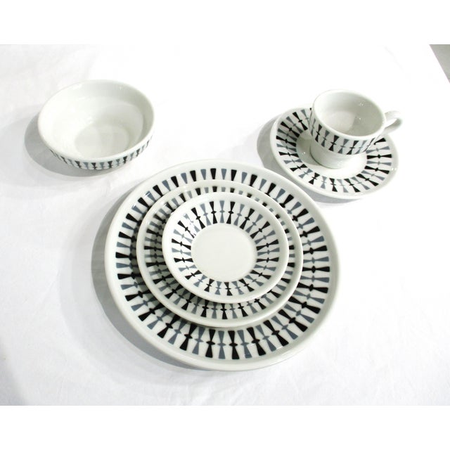 Paul McCobb Mid 20th Century Paul McCobb Contempri 8 Place Setting Dinnerware Set 48 Pcs. For Sale - Image 4 of 13