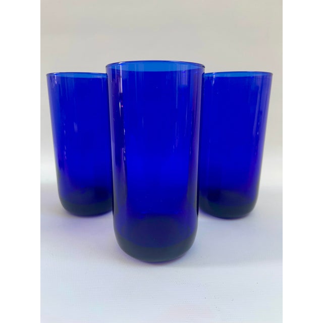 Libbey Glass Co. Vintage Libbey Cobalt Blue Metropolitan Tall Glass Tumbler Glassware - Set of 3 For Sale - Image 4 of 4