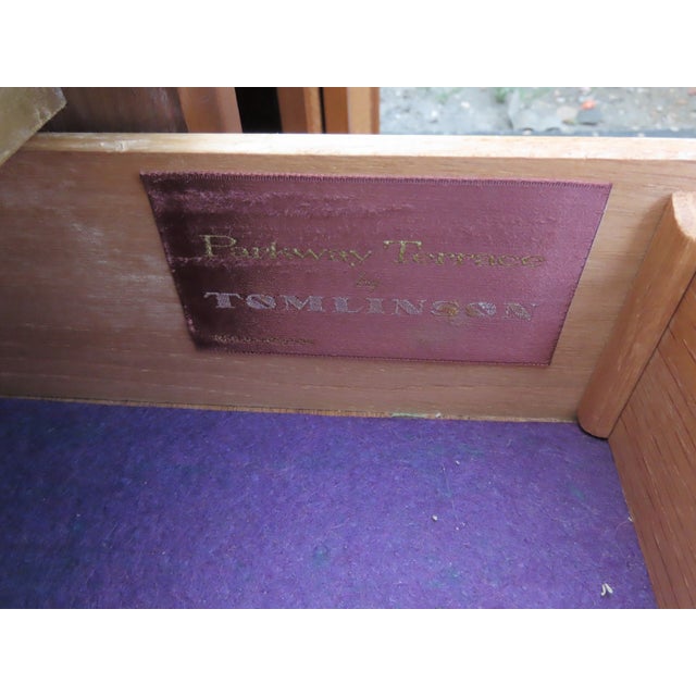 Tomlinson Mid Century Modern Long Credenza Sideboard Media Console 6437a For Sale - Image 9 of 17