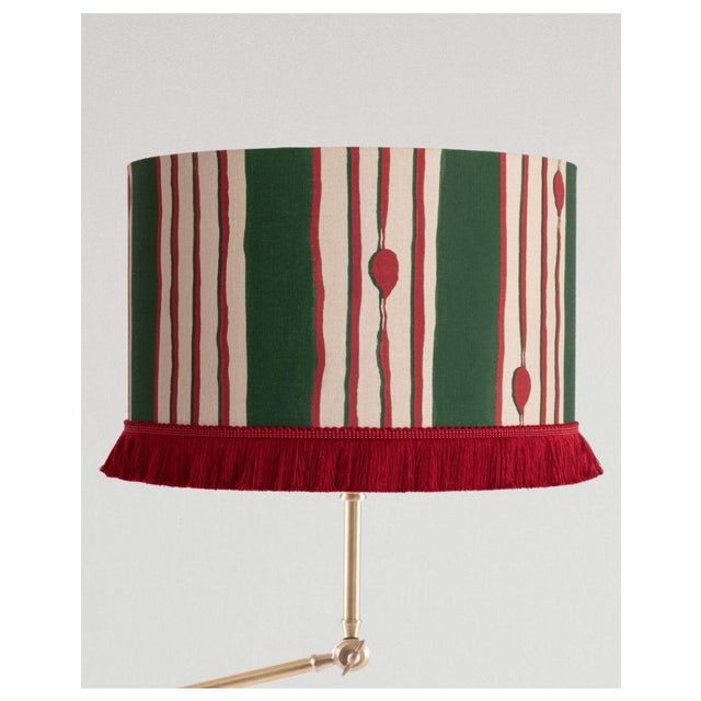 Echoing the vibrant energy of jazz fusion, MINUANO GREEN blends boldness with refinement. The deep green tones and...