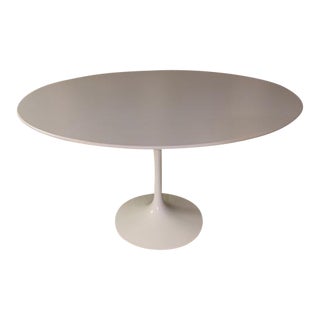 Mid-Century Modern Saarinen Round Dining Table For Sale