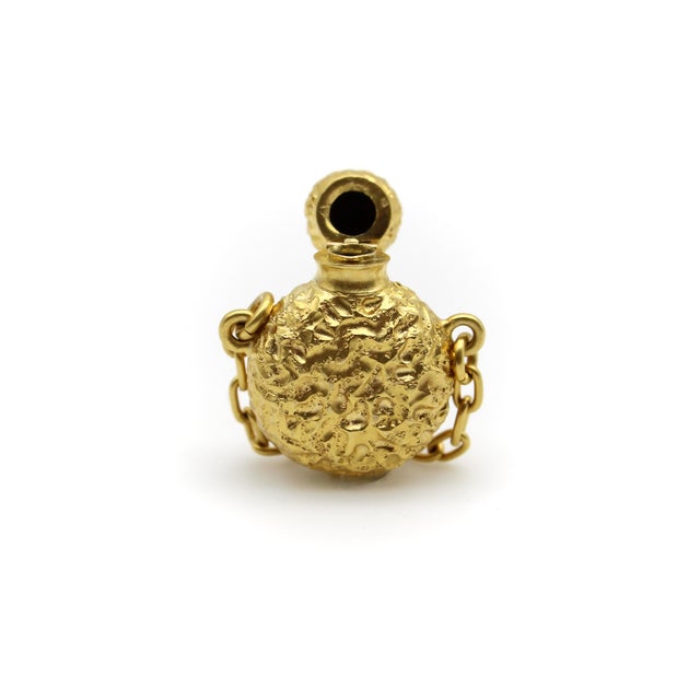 Late 19th Century Late 19th Century Victorian 18k Gold Perfume Bottle Pendant For Sale - Image 5 of 10