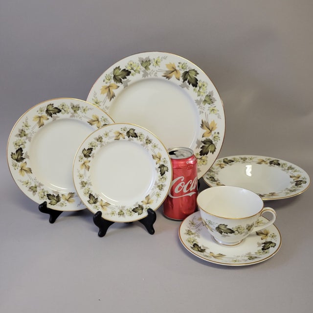 English 1960s English Traditional Royal Doulton “Larchmont” – Set of 6 Complete Place Settings - 36 Pieces For Sale - Image 3 of 9