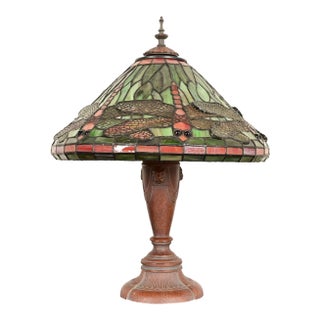 Late 20th Century Tiffany Studios Style Arts & Crafts Table Lamp With Dragonfly Stained Glass Shade For Sale