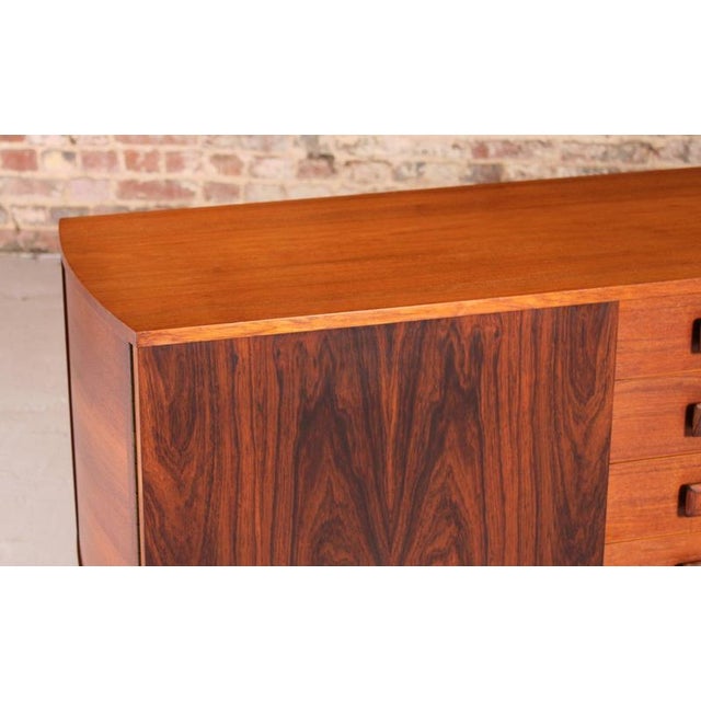 Mid-Century Rosewood and Teak Sideboard with Curved Ends from Vanson, 1960s For Sale - Image 4 of 15