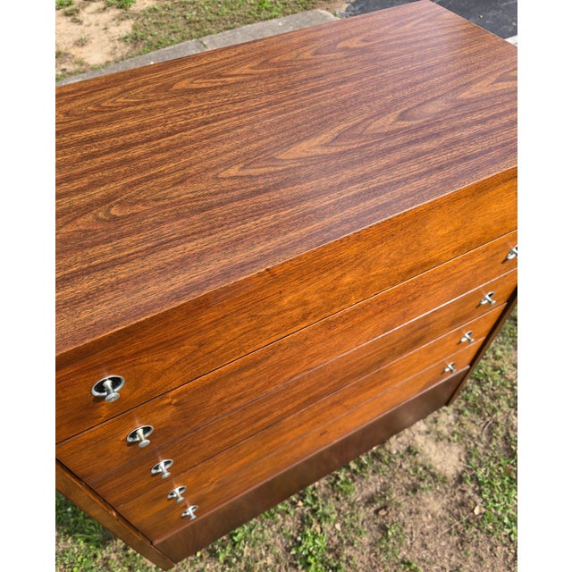 1960s Basset Furniture Mid Century Modern MCM Trimline Gunstock Walnut Dresser For Sale - Image 5 of 8