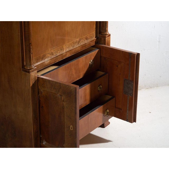 Antique Biedermeier Secretary Desk in Walnut Wood, Austria, 1840 For Sale - Image 8 of 15