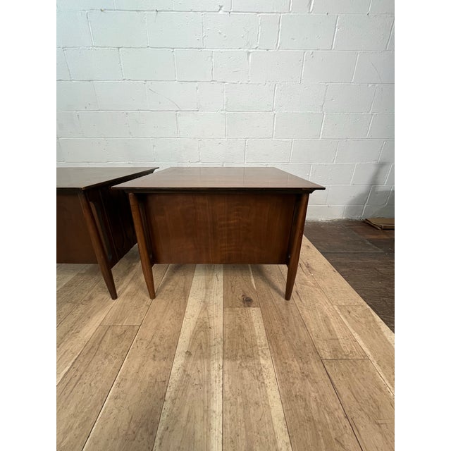 Mid-Century Modern Pair of 1970s Forward Trends Sculpted Walnut End Tables by Johnson Furniture For Sale - Image 3 of 12