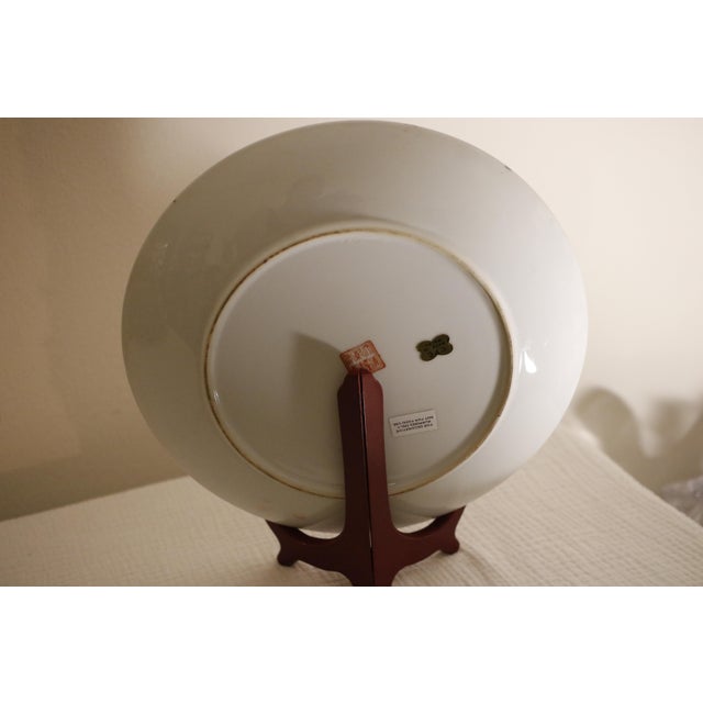 1970s Macau Famille Rose Satsuma Style Raised Figural Charger Plate For Sale - Image 16 of 16