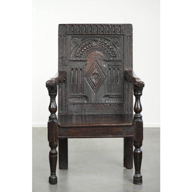 This antique English oak chair/Wainscot chair from the 17th century with beautiful woodcarving and details. : This very...