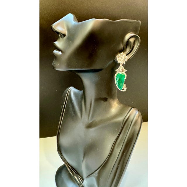 20 Ct Fine Emerald Cabochon & 4 Ct Rose Cut Diamond 18 Kt White Gold Earrings For Sale - Image 10 of 18