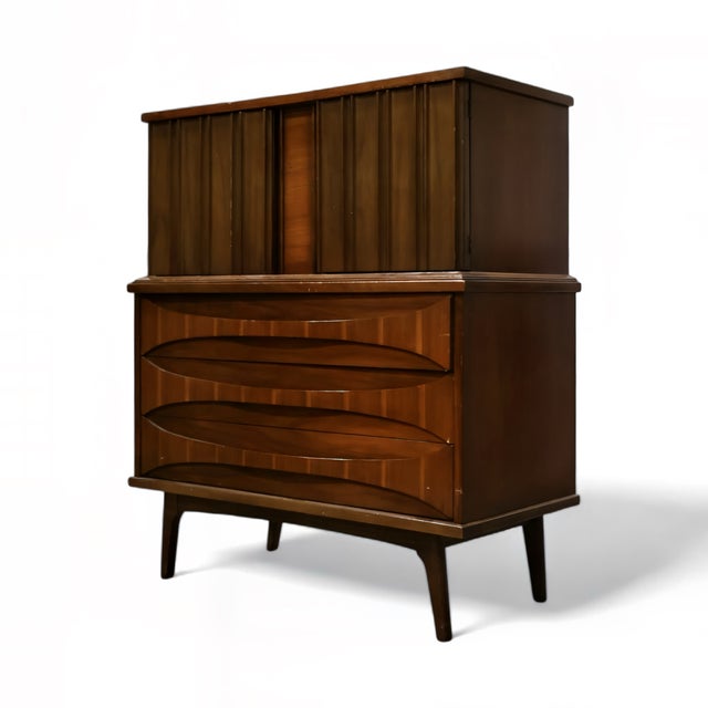 United Furniture Corporation United Furniture Vintage Mid Century Modern Curved Highboy Dresser C. 1960s, Attributed For Sale - Image 4 of 7