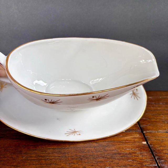 Mid-Century Modern Vintage Oscar Schaller Bavaria Porcelain Gravy Boat With Attached Underplate, Gold Starburst Pattern (1910–1935) For Sale - Image 3 of 7