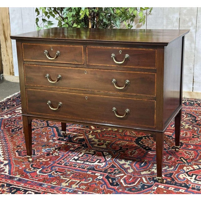 20th Century English Chest of Drawers in Mahogany and Oak For Sale - Image 11 of 18