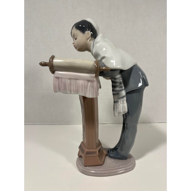 Vintage Lladro Bar Mitzvah Day Porcelain Figurine #6004 Mint Condition For Sale In Los Angeles - Image 6 of 10