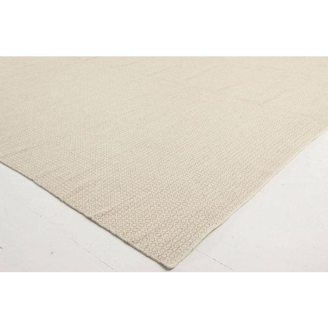 Early 21st Century Modern Solid Beige Flat-Weave Rug by Doris Leslie Blau For Sale - Image 5 of 6