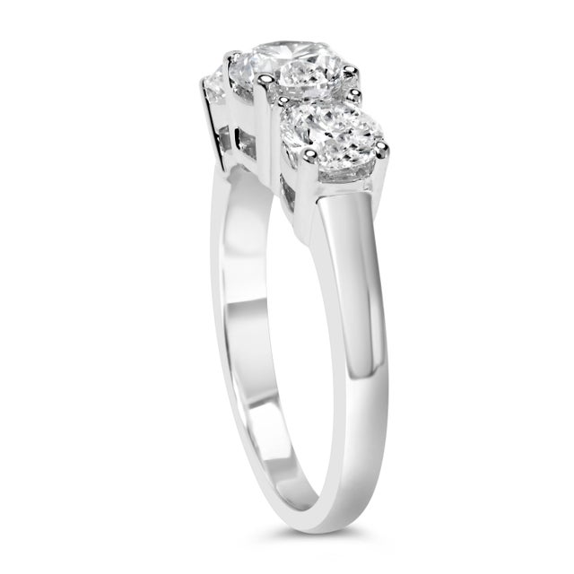 Early 21st Century 14K White Gold 2.00 Cttw Lab Grown Diamond 3 Stone Ring Band (F-G Color, VS1-VS2 Clarity) - Ring Size 8 For Sale - Image 5 of 7