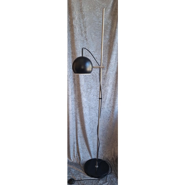 Vintage German Height-Adjustable Floor Lamp with Black Metal Base and Black Lamp Globe on Chrome-Plated Metal Mount, 1970s For Sale - Image 4 of 7