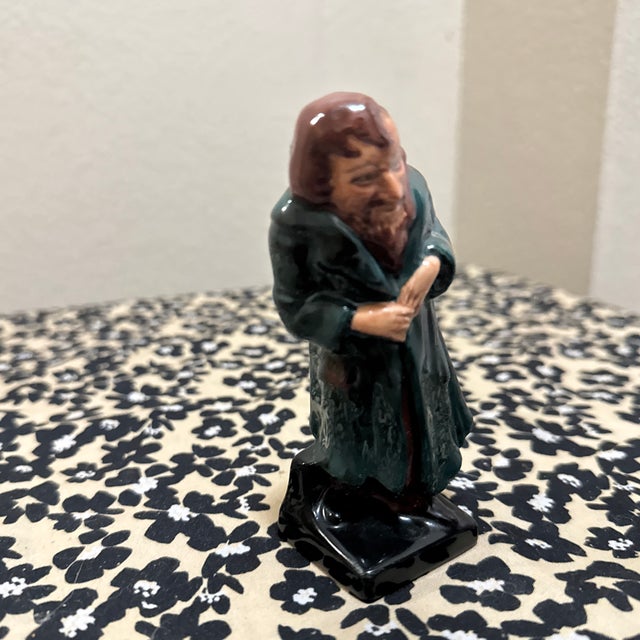 Add a classic piece of literary history to your collection with this vintage Royal Doulton figurine featuring Fagin, the...