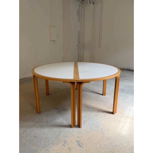 Round Dining Table in White Beech by Rud Thygesen & Johnny Sørensen for Magnus Olesen For Sale - Image 11 of 11