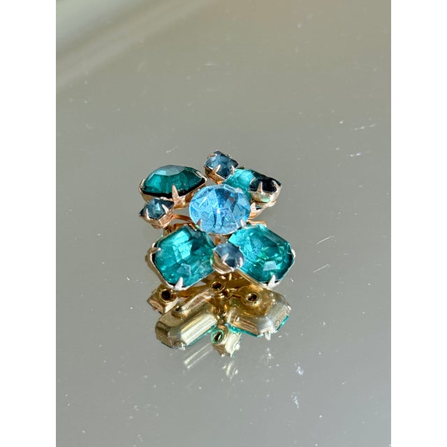 Glass Hollywood Regency 1960s Juliana Style Maltese Cross Rhinestone Cluster Brooch For Sale - Image 7 of 8