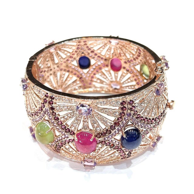 Bochic "Capri" Vintage Ruby, Sapphire & Emerald Cuff Set In 18K Gold & Silver For Sale - Image 12 of 18