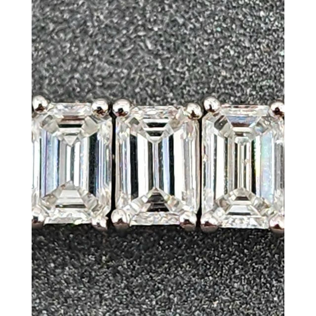 11.30 Ct Emerald Cut Diamond Tennis Bracelet For Sale - Image 4 of 8
