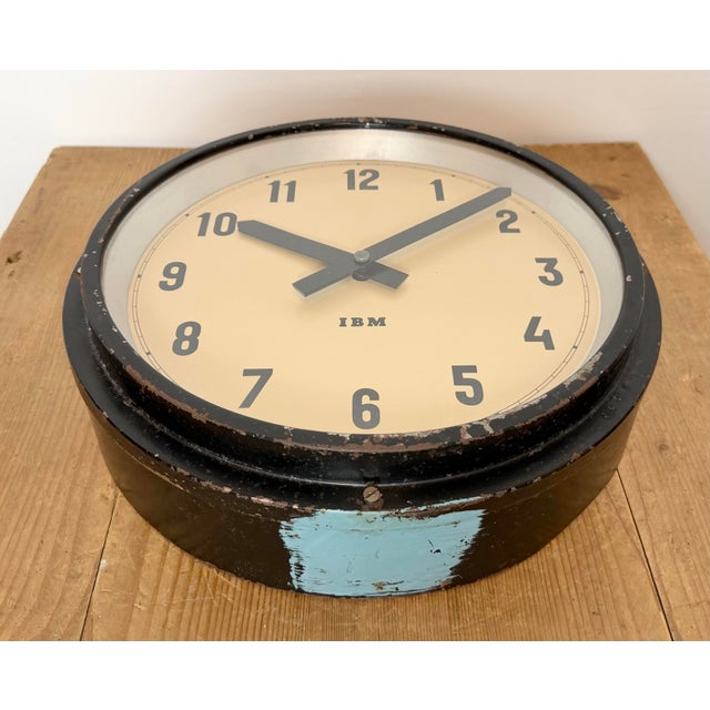Industrial Black Factory Wall Clock from IBM, 1950s For Sale - Image 11 of 17