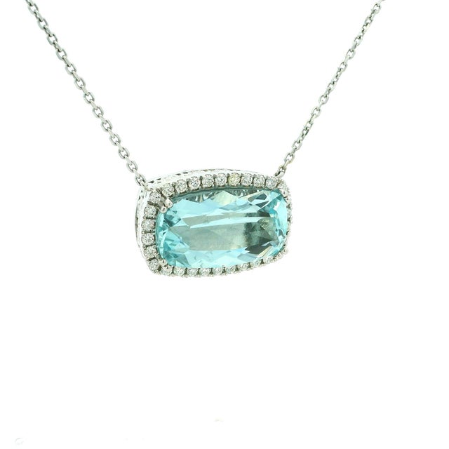 2010s 18k White Gold 20 Carat Aquamarine and 2 Carat Diamond Necklace For Sale - Image 5 of 11