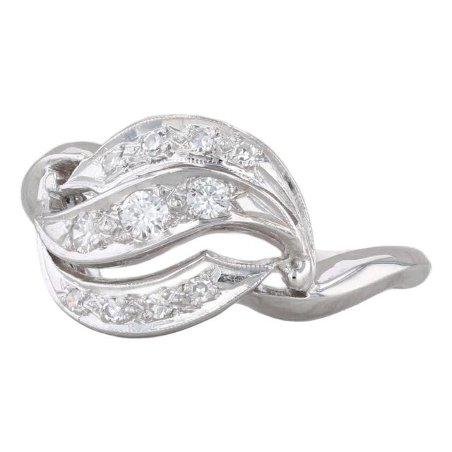 0.18ctw Scalloped Diamond Ring 14k White Gold Size 7.5 For Sale