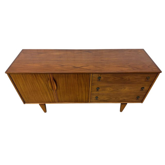 Mid-Century Modern Stanley Walnut Sideboard - Refinished! For Sale In Philadelphia - Image 6 of 13
