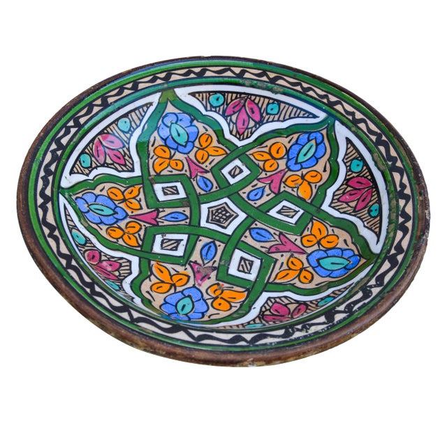 Moroccan Early 20th Century Arabesque-Patterned Ceramic Wall Plate For Sale - Image 3 of 7
