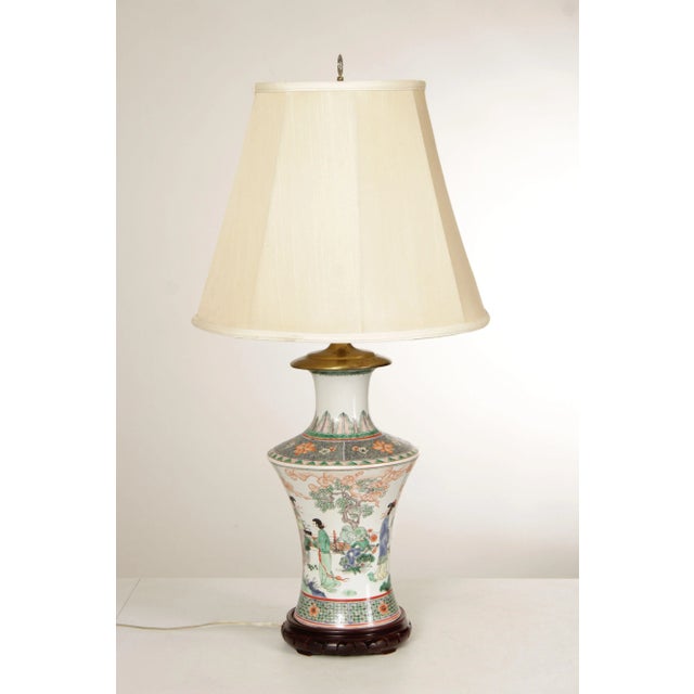 Mid 20th Century Chinese Enameled Porcelain Vasiform Table Lamp For Sale - Image 5 of 12