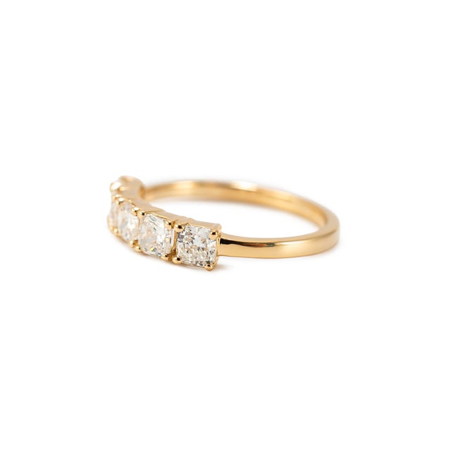 Modern 18k Yellow Gold 1.26ct Cushion Lab Grown Diamond Shared Prong Wedding Band Ring, Size 7.5 For Sale - Image 3 of 8