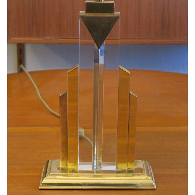 Hollywood Regency Skyscraper Table Lamp in Brass and Acrylic, 1970s For Sale - Image 5 of 11
