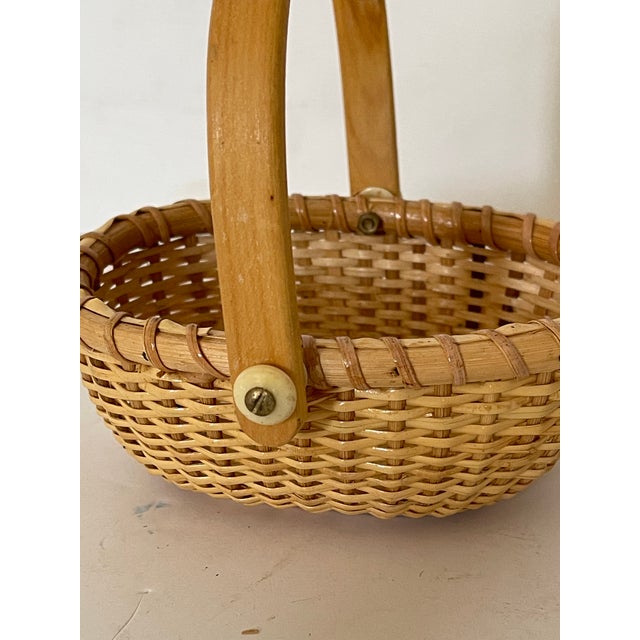 Vintage handmade Nuntucket Basket, small 6” by 6”.
