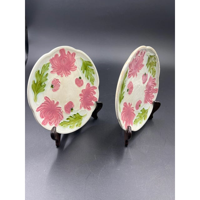 Chinoiserie Pair of Early 20th Century Majolica Floral Plates For Sale - Image 3 of 12