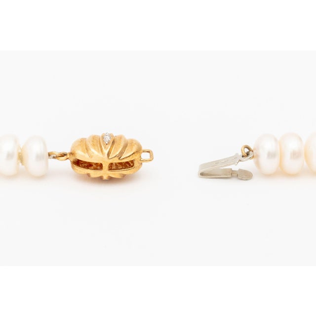 Classic Freshwater Pearl 18k Yellow Gold Diamond Necklace For Sale - Image 9 of 10