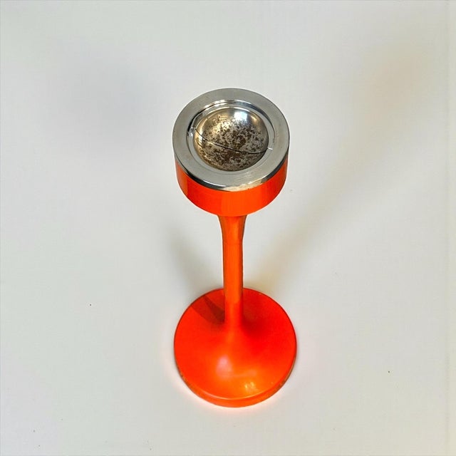This Italian floor ashtray from the 1970s is a refined example of Space Age design, where plastic innovation and...