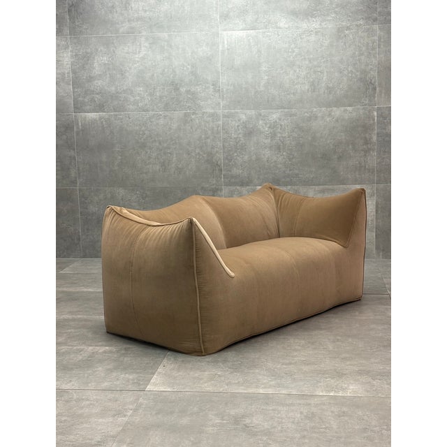 Le Bambole 2-Seater Sofa in Camel Velvet by Mario Bellini for B&B Italia, 1970s, in Restored conditions. Designed 1970 to...