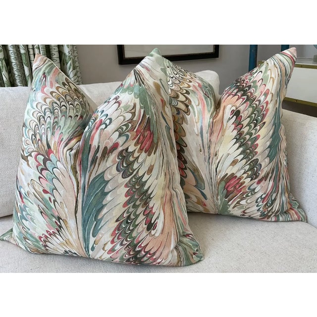 LOVE this inspiring and fun feather print from Lee Jofa's Manor House collection. "Taplow" in Juniper and Petal is a great...