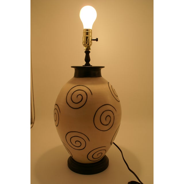 Late 20th Century Black & Ivory Geometric Chulucanas Pottery Lamp – Handcrafted Peruvian Art Spiral Table Lamp For Sale In Wichita - Image 6 of 6