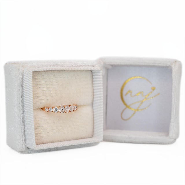 Classic Grace Lab Diamond Band Ring in Solid 14k Rose Gold For Sale - Image 4 of 8