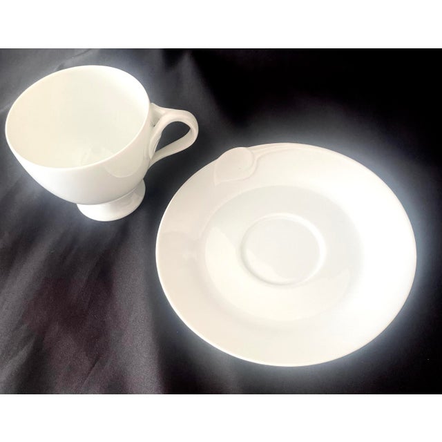 Vintage Fleuron Chloe’ Paris White by China 5 Piece Place Setting Mint Condition. For Sale In Denver - Image 6 of 17