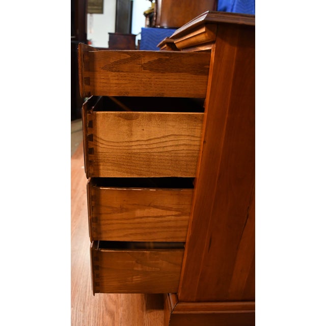 1930s Pair of English Cedar Wood Nightstands Bedside Tables For Sale - Image 12 of 18
