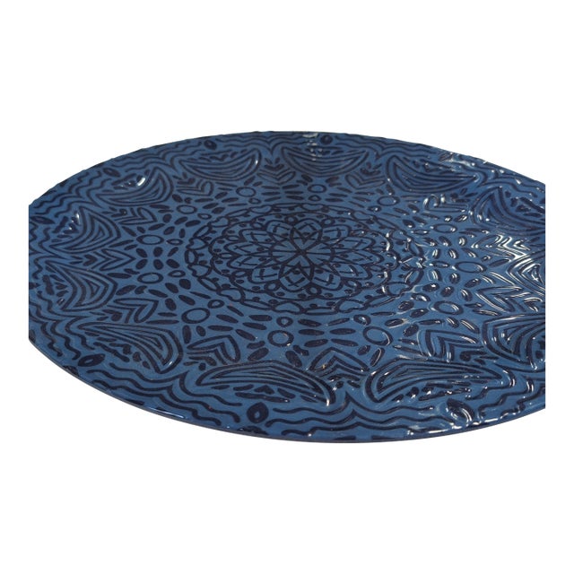 Decorative Blue Plastic Plate With Intricate Pattern For Sale