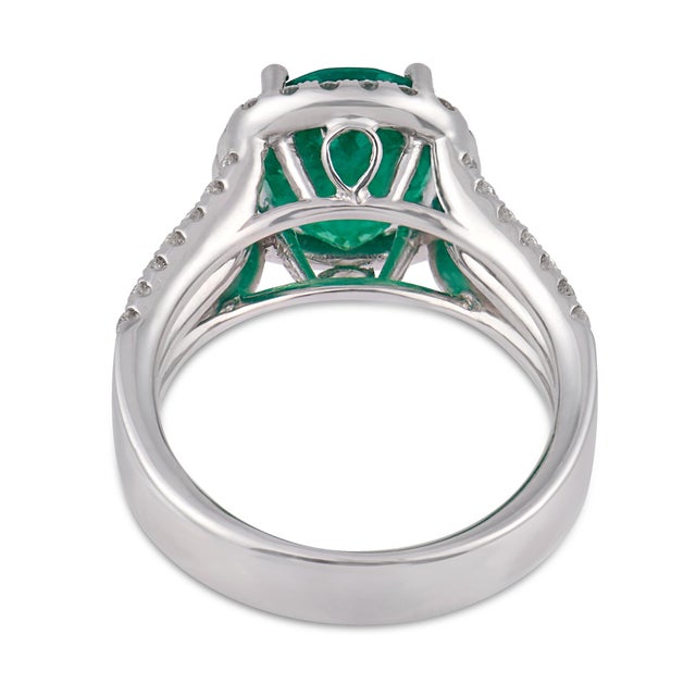 Vintage 3.21 Carat Emerald Diamond 18k White Gold Ring, Size 6 For Sale In Los Angeles - Image 6 of 6