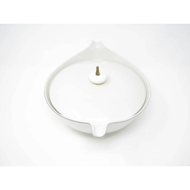 Vintage John Gilkes Holiday Heirloom White China Lidded Serving Bowl Dish With Brass Finial and Curved Handles For Sale In Chicago - Image 6 of 13