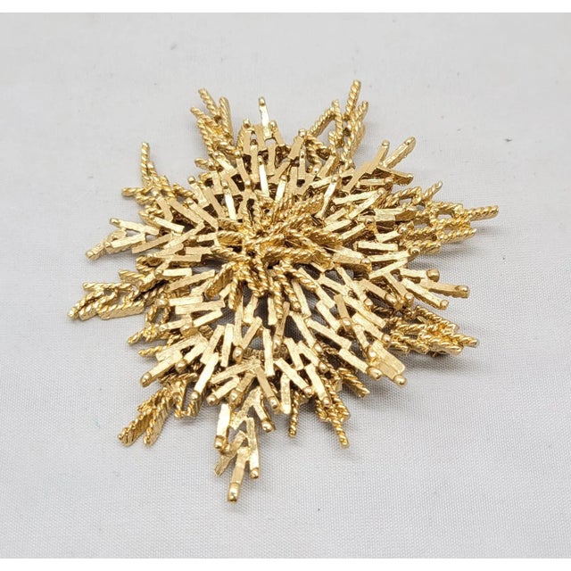 Metal Vintage Signed Monet Modernist Goldtone Snowflake Brooch For Sale - Image 7 of 8